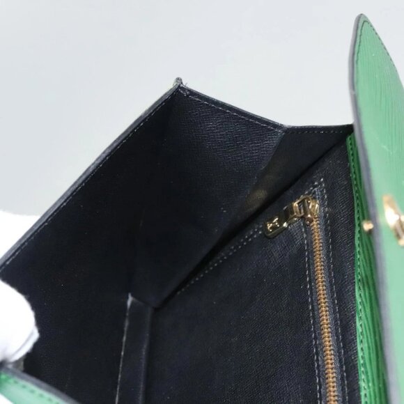 LOUIS VUITTON Epi Montaigne 23 Clutch Bag Green - Picture 14 of 16